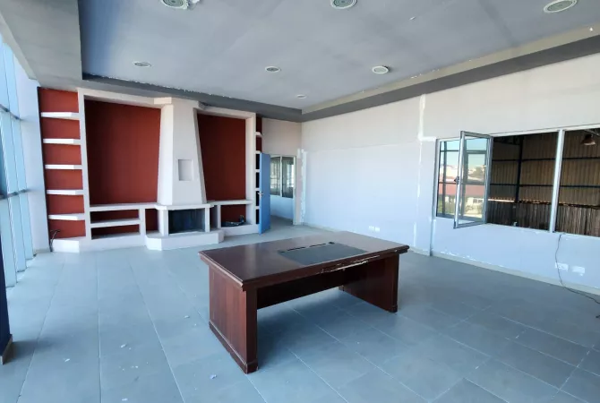 Shtepi ne shitje Apartament ne Lushnje, 7+1, Mobilimi E mobiluar, Pagesa 2,100,000  Euro.