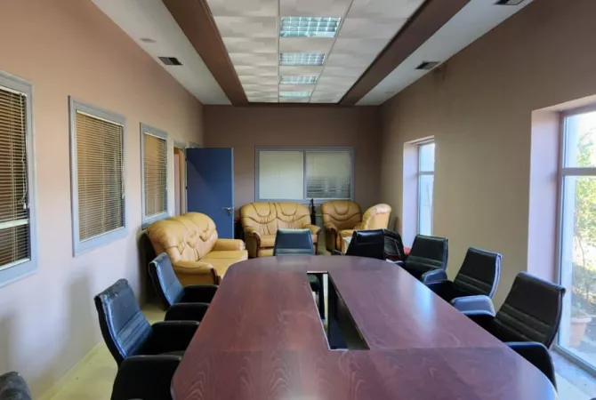 Shtepi ne shitje Apartament ne Lushnje, 7+1, Mobilimi E mobiluar, Pagesa 2,100,000  Euro.