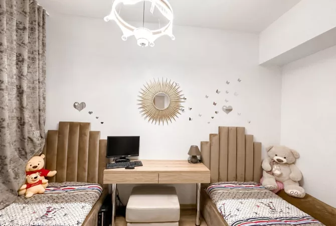 Shitet Apartamenti 3+1+2 + post parkimi prane Kopshtit Botanik.