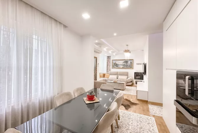 Shtepi ne shitje Apartament ne Tirane, 3+1, Mobilimi E mobiluar, Pagesa 250,000  Euro.