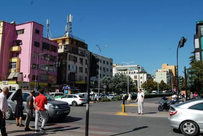 Business Property for Rent 5+1 in Tirana - 20 Euro