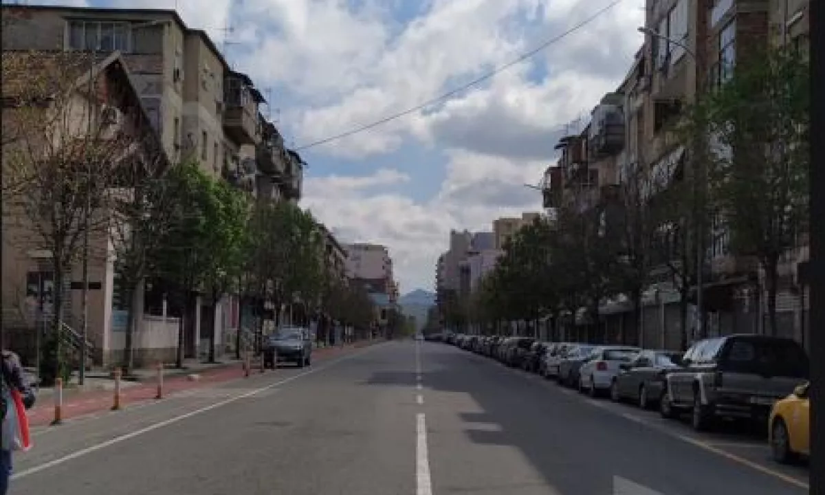 🏢 Jepet me qira ambient biznesi tek rruga e Barrikadave!