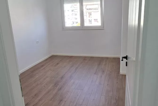 Shitet apartament 1+1 tek rruga Muzaket! 