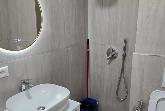 Shtepi ne shitje Apartament ne Tirane, 1+1, Mobilimi Bosh, pa mobiluar, Pagesa 115,000  Euro.