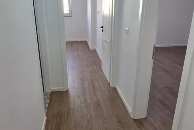 Shtepi ne shitje Apartament ne Tirane, 1+1, Mobilimi Bosh, pa mobiluar, Pagesa 115,000  Euro.