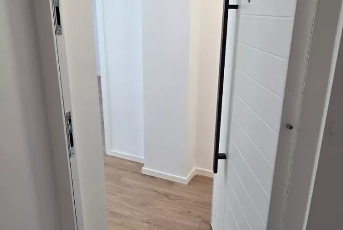 Shtepi ne shitje Apartament ne Tirane, 1+1, Mobilimi Bosh, pa mobiluar, Pagesa 115,000  Euro.