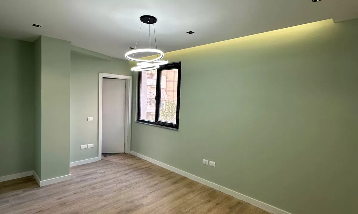 Shtepi ne shitje Apartament ne Tirane, 3+1, Mobilimi Bosh, pa mobiluar, Pagesa 200,000  Euro.