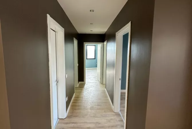 Shtepi ne shitje Apartament ne Tirane, 3+1, Mobilimi Bosh, pa mobiluar, Pagesa 200,000  Euro.