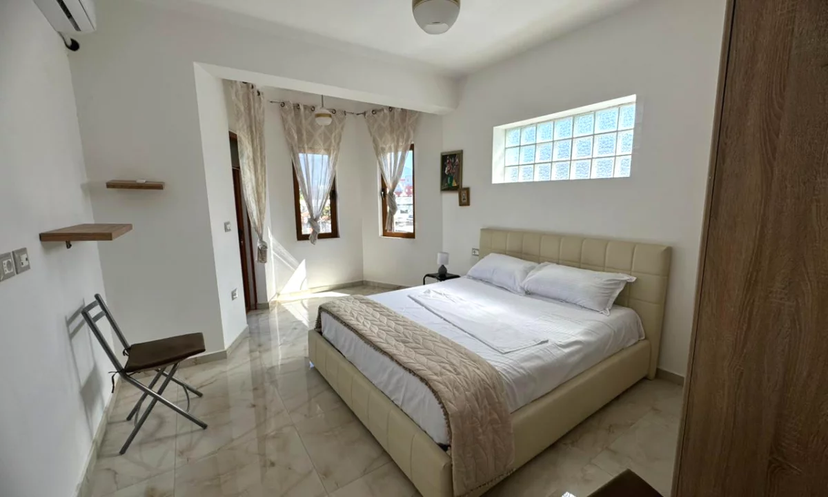 Shtepi me qera Apartament ne Tirane, 2+1, Mobilimi E mobiluar, Pagesa 250  Euro.