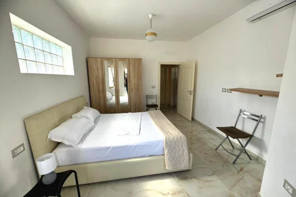 Shtepi me qera Apartament ne Tirane, 2+1, Mobilimi E mobiluar, Pagesa 250  Euro.