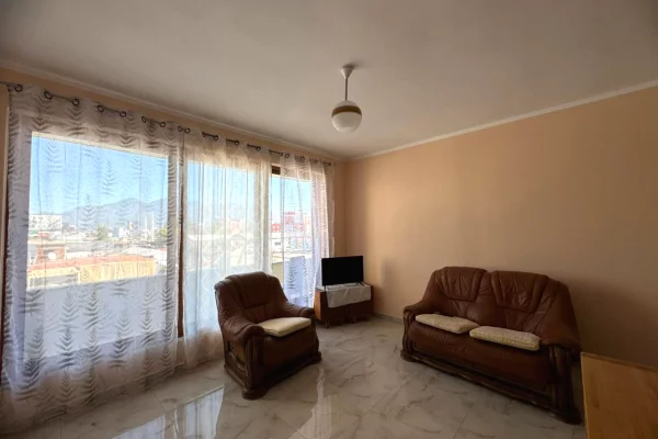 Shtepi me qera Apartament ne Tirane, 2+1, Mobilimi E mobiluar, Pagesa 250  Euro.