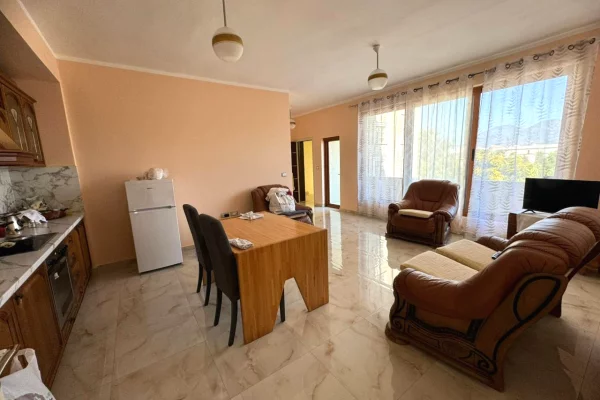 Shtepi me qera Apartament ne Tirane, 2+1, Mobilimi E mobiluar, Pagesa 250  Euro.
