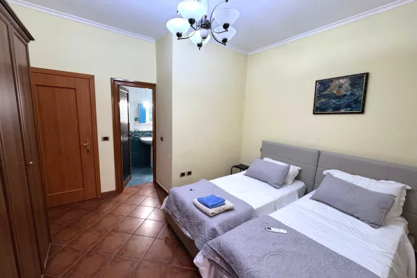 Shtepi me qera Apartament ne Tirane, 2+1, Mobilimi E mobiluar, Pagesa 250  Euro.