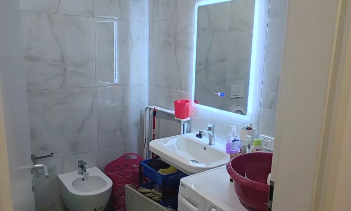 Shtepi ne shitje Apartament ne Tirane, 2+1, Mobilimi E mobiluar, Pagesa 170,000  Euro.