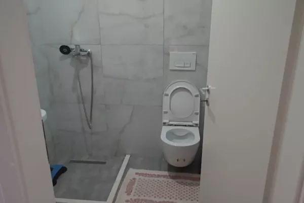 Shtepi ne shitje Apartament ne Tirane, 2+1, Mobilimi E mobiluar, Pagesa 170,000  Euro.