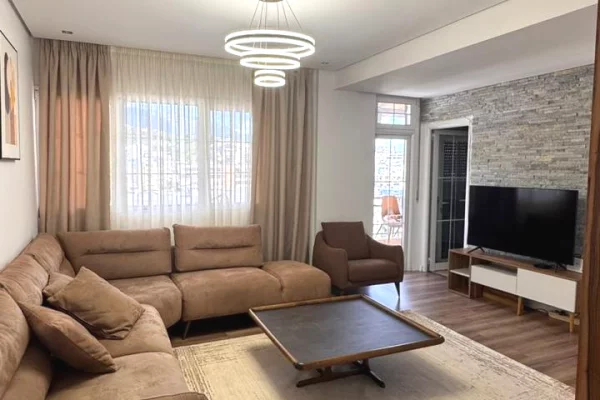 Jepet me qera apartament 3+1+2 ne Fresk!