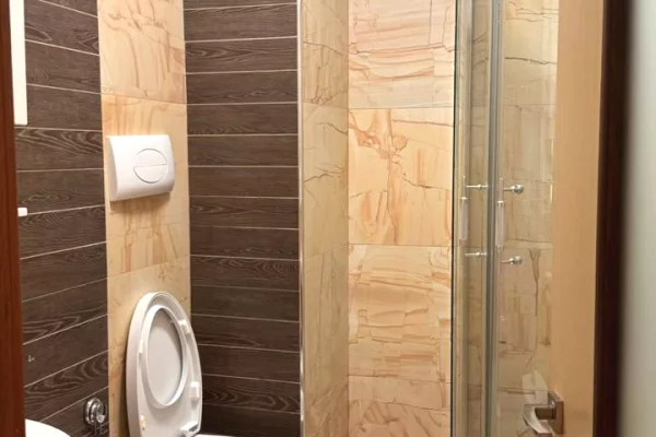 Shtepi me qera Apartament ne Tirane, 3+1, Mobilimi E mobiluar, Pagesa 650  Euro.