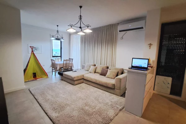 Shtepi ne shitje Apartament ne Tirane, 2+1, Mobilimi E mobiluar, Pagesa 149,000  Euro.