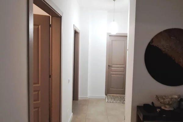 Shtepi ne shitje Apartament ne Tirane, 2+1, Mobilimi E mobiluar, Pagesa 149,000  Euro.