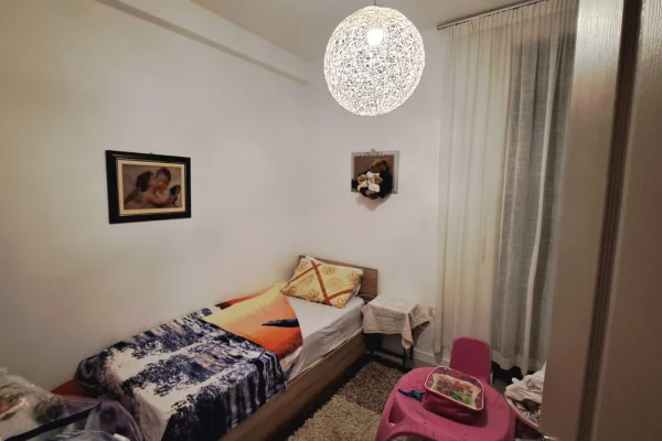 Shtepi ne shitje Apartament ne Tirane, 2+1, Mobilimi E mobiluar, Pagesa 149,000  Euro.