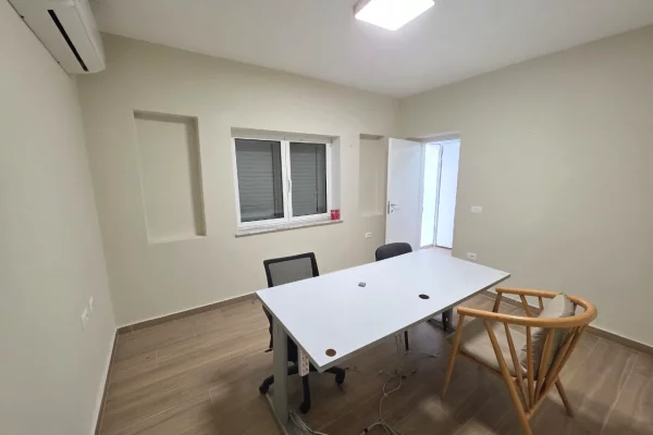 Business Property for Rent 1+1 in Tirana - 600 Euro