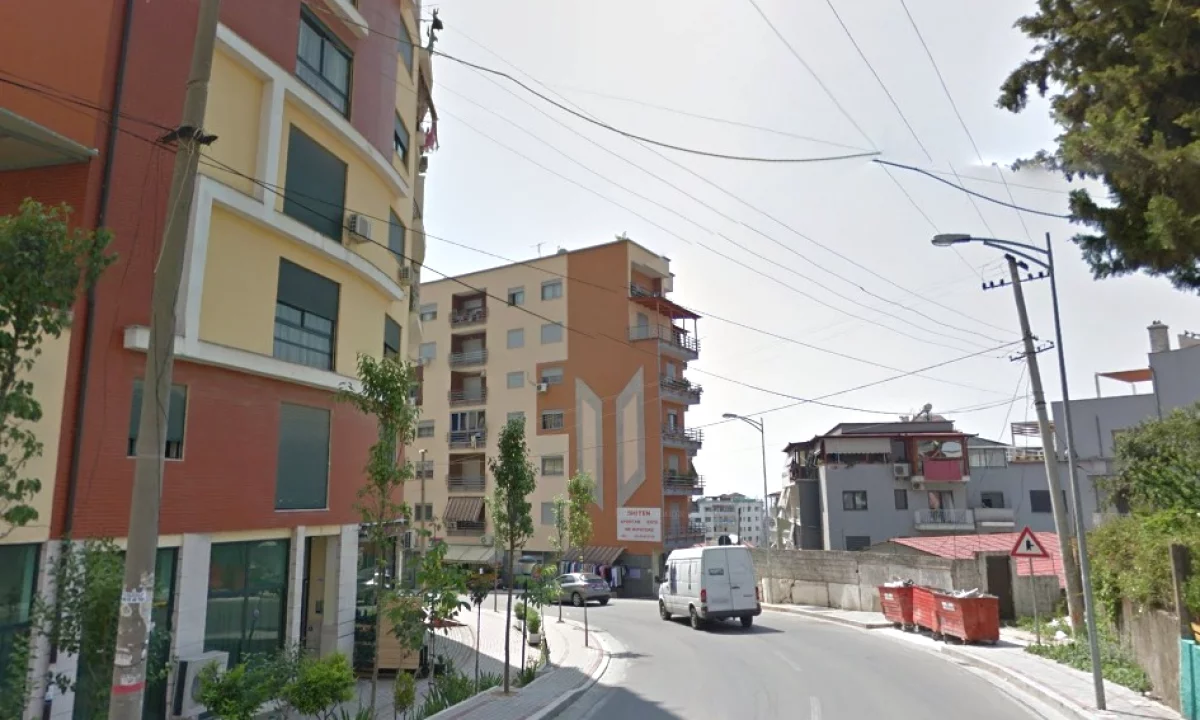 Shtepi me qera Shtepi Private ne Tirane, 1+1, Mobilimi E mobiluar, Pagesa 400  Euro.