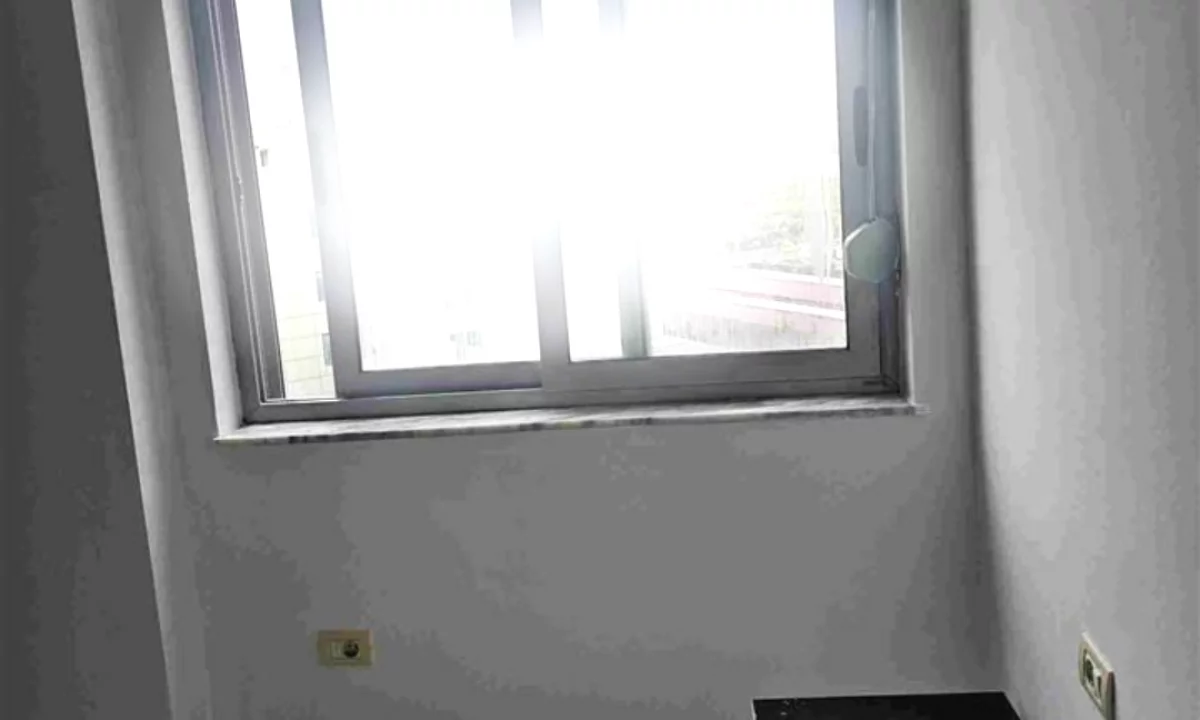 Shtepi ne shitje Apartament ne Tirane, 1+1, Mobilimi Bosh, pa mobiluar, Pagesa 84,000  Euro.