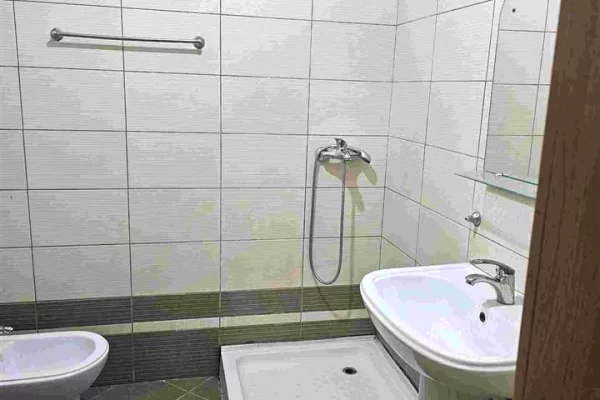 Shtepi ne shitje Apartament ne Tirane, 1+1, Mobilimi Bosh, pa mobiluar, Pagesa 84,000  Euro.