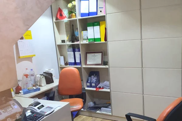 🏪 Dyqan në Shitje – Rruga e Kavajës!