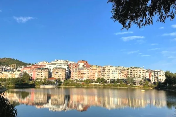 Shtepi me qera Apartament ne Tirane, 1+1, Mobilimi E mobiluar, Pagesa 400  Euro.