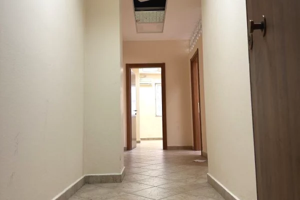 Business Property for Rent 3+1 in Tirana - 1,150 Euro