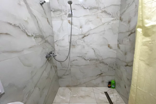 Shtepi me qera Apartament ne Tirane, 2+1, Mobilimi E mobiluar, Pagesa 700  Euro.