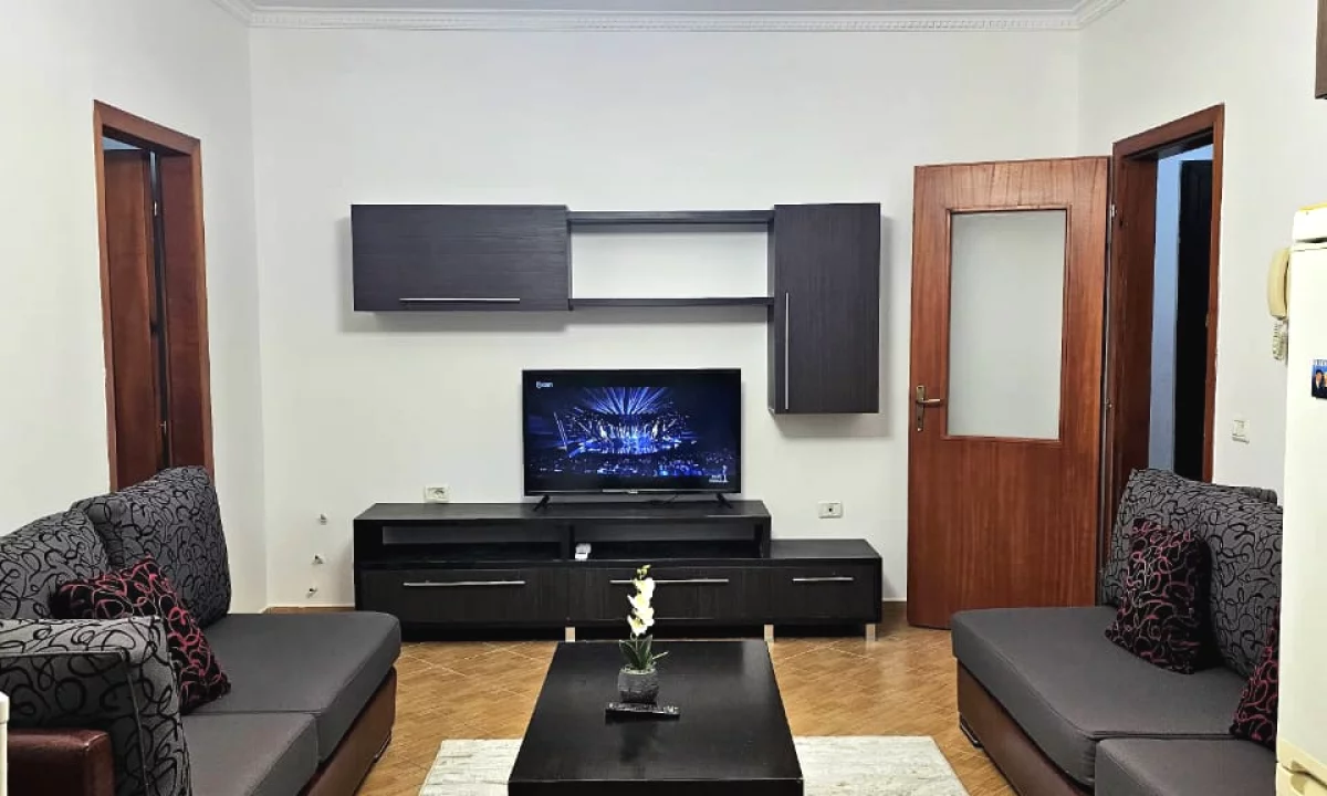 Shtepi me qera Apartament ne Tirane, 2+1, Mobilimi E mobiluar, Pagesa 450  Euro.