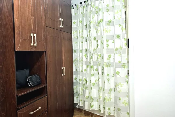 Shtepi me qera Apartament ne Tirane, 2+1, Mobilimi E mobiluar, Pagesa 450  Euro.