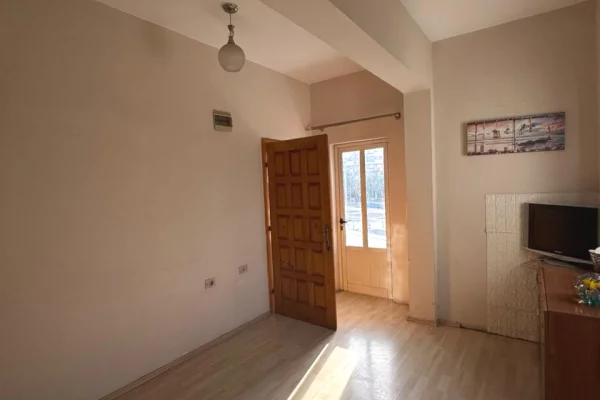 Shtepi me qera Apartament ne Tirane, 2+1, Mobilimi E mobiluar, Pagesa 400  Euro.