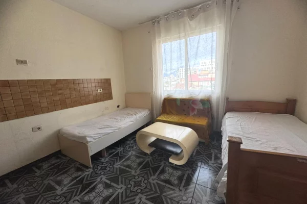 Shtepi me qera Apartament ne Tirane, 2+1, Mobilimi E mobiluar, Pagesa 400  Euro.