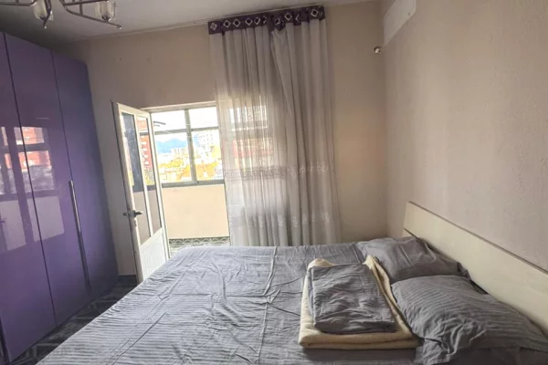 Shtepi me qera Apartament ne Tirane, 2+1, Mobilimi E mobiluar, Pagesa 400  Euro.