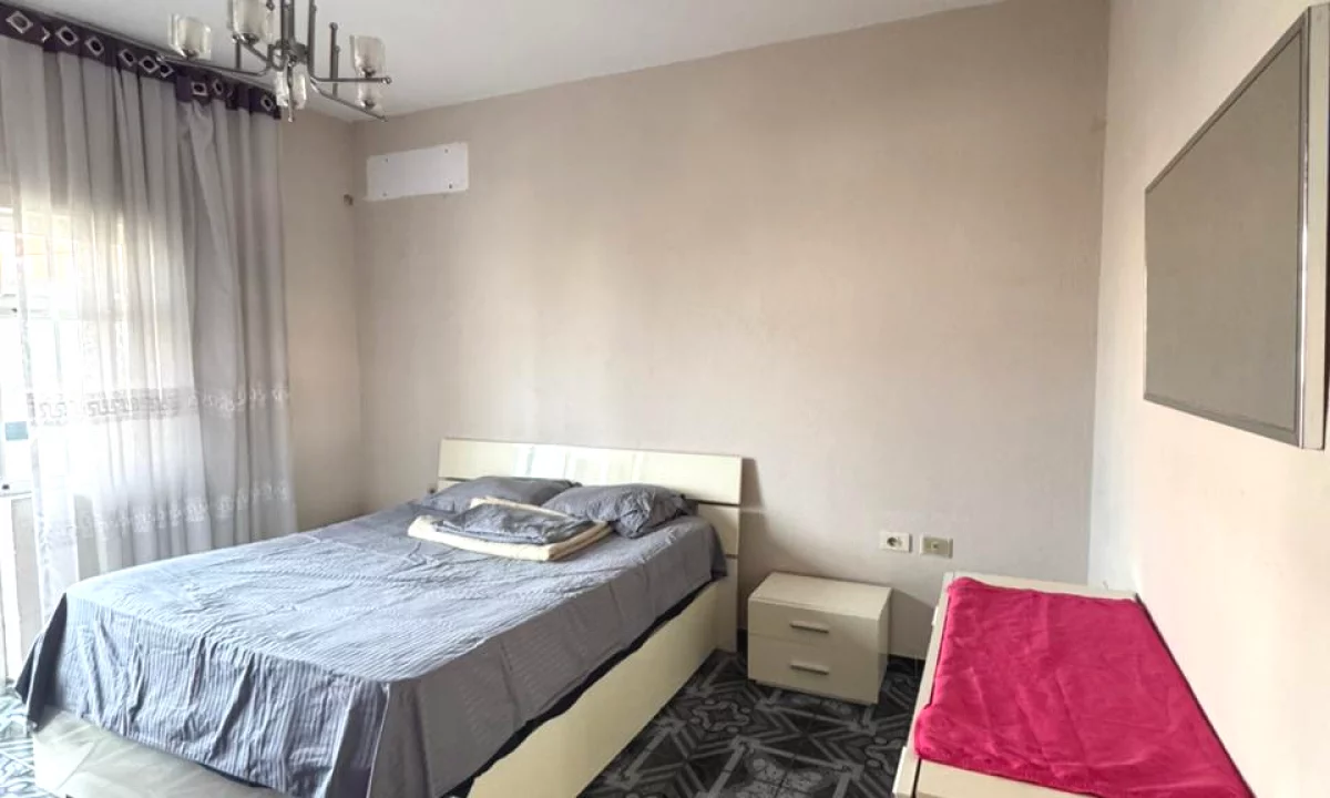 Shtepi me qera Apartament ne Tirane, 2+1, Mobilimi E mobiluar, Pagesa 400  Euro.