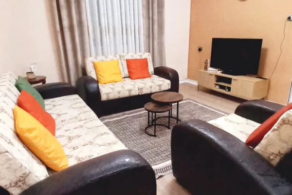 Shtepi me qera 1+1 ne Tirane - 55,000 Leke