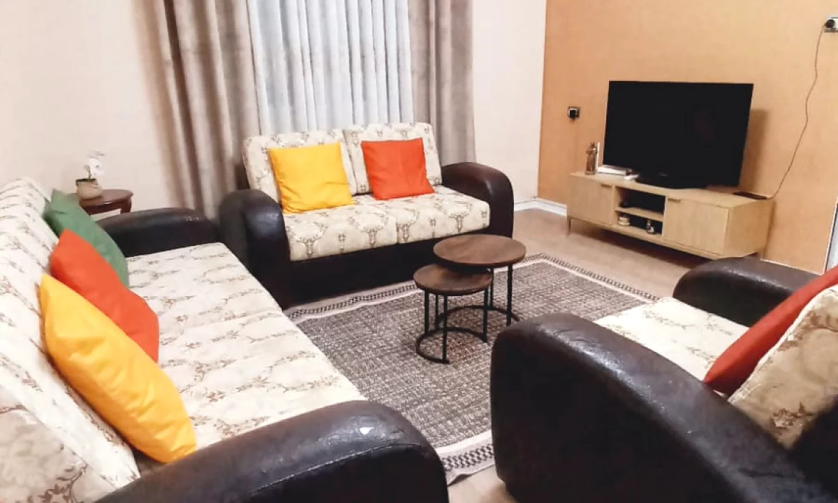 Shtepi me qera Shtepi Private ne Tirane, 1+1, Mobilimi E mobiluar, Pagesa 55,000  Leke.