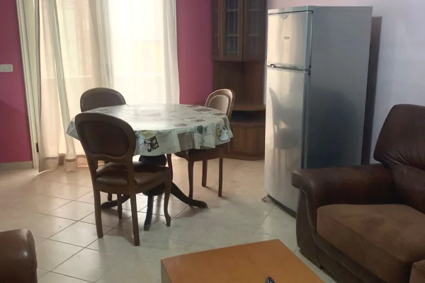 Shtepi me qera Apartament ne Tirane, 1+1, Mobilimi E mobiluar, Pagesa 400  Euro.