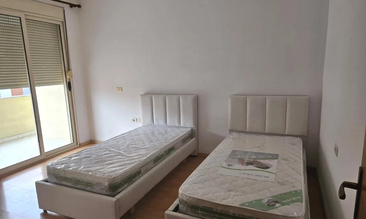 Shtepi me qera Apartament ne Tirane, 2+1, Mobilimi E mobiluar, Pagesa 500  Euro.