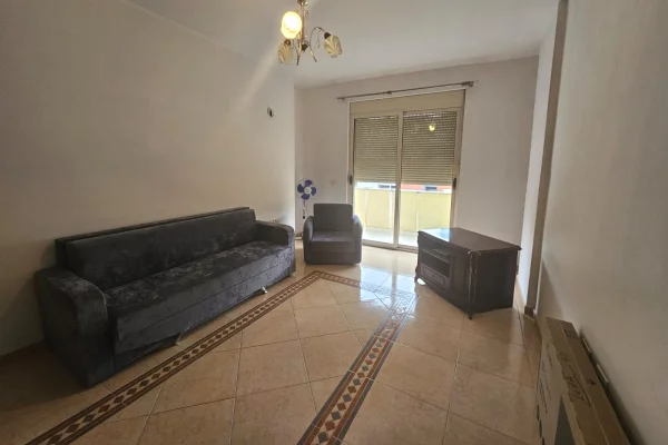 Shtepi me qera Apartament ne Tirane, 2+1, Mobilimi E mobiluar, Pagesa 500  Euro.