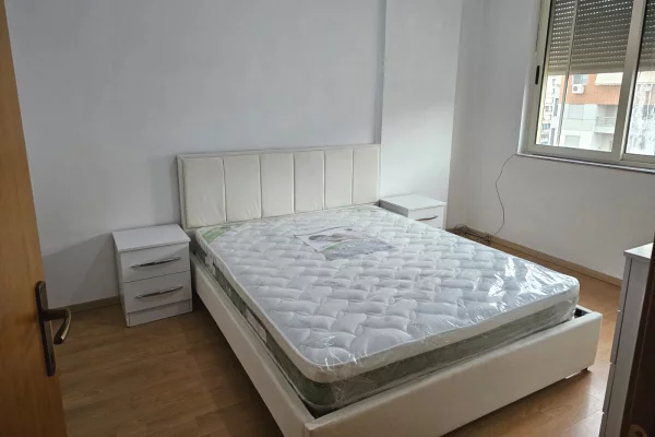 Shtepi me qera Apartament ne Tirane, 2+1, Mobilimi E mobiluar, Pagesa 500  Euro.