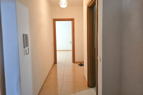 Shtepi me qera Apartament ne Tirane, 2+1, Mobilimi E mobiluar, Pagesa 500  Euro.