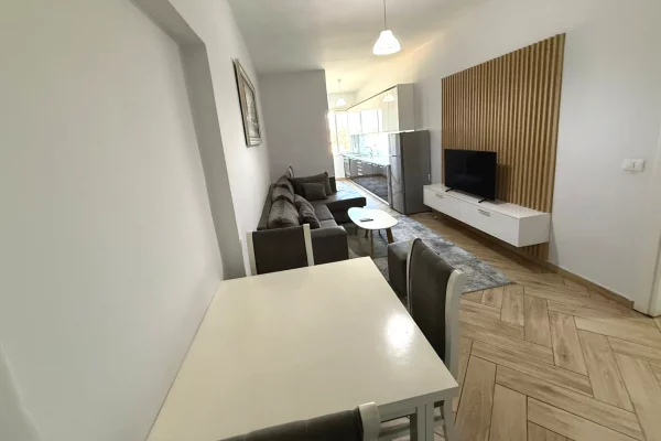 Shtepi me qera Apartament ne Tirane, 1+1, Mobilimi E mobiluar, Pagesa 450  Euro.