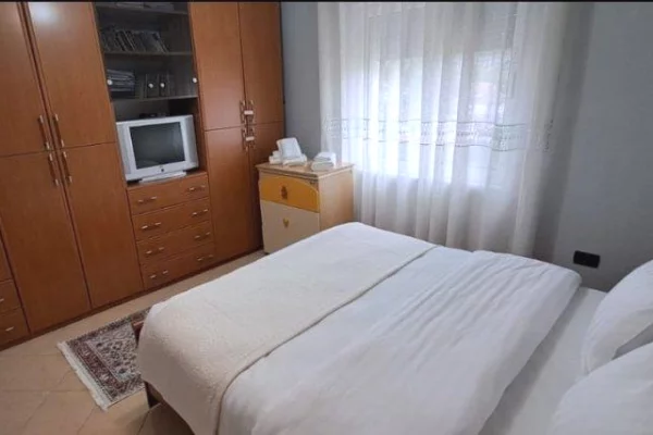 Shtepi me qera Apartament ne Tirane, 1+1, Mobilimi E mobiluar, Pagesa 350  Euro.