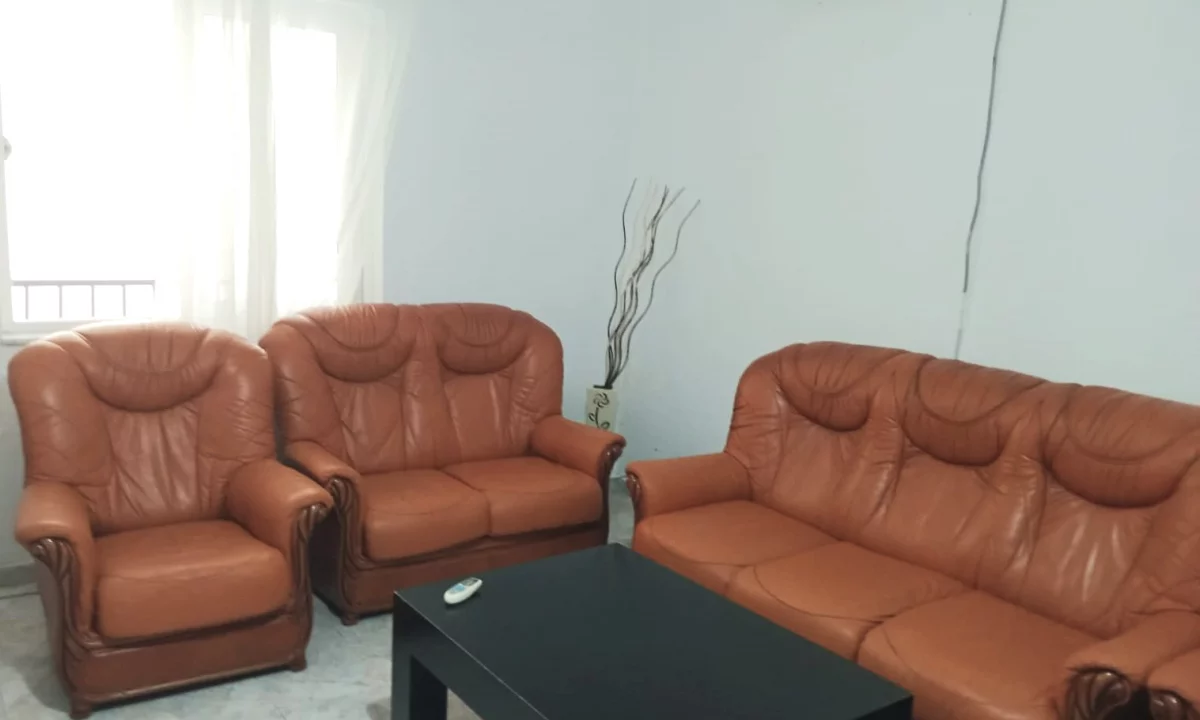 Shtepi me qera Apartament ne Tirane, 2+1, Mobilimi E mobiluar, Pagesa 450  Euro.