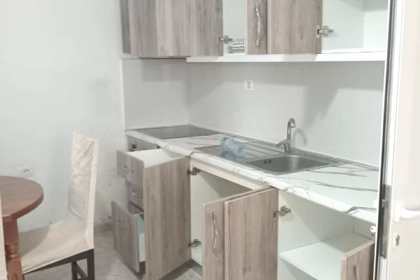 Shtepi me qera Apartament ne Tirane, 2+1, Mobilimi E mobiluar, Pagesa 450  Euro.