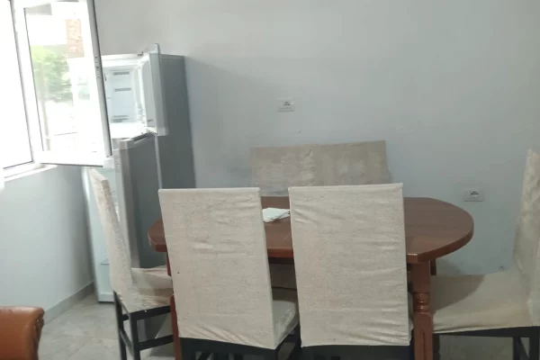 Shtepi me qera Apartament ne Tirane, 2+1, Mobilimi E mobiluar, Pagesa 450  Euro.